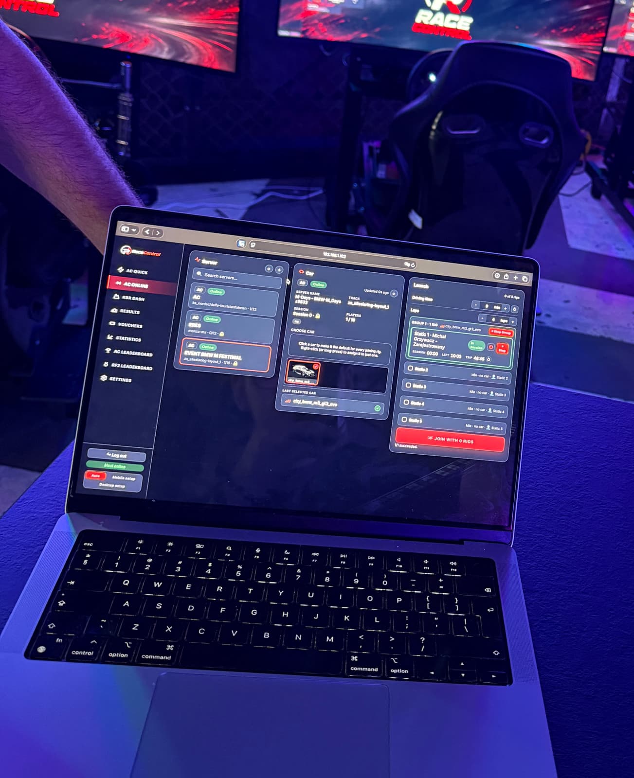 Panel RaceControl na laptopie podczas eventu